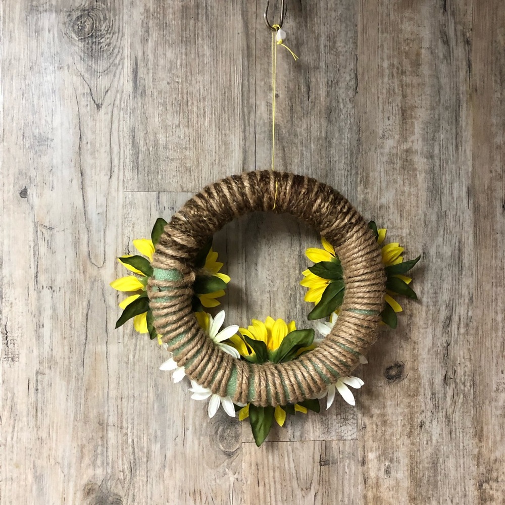 “Sunflower Sunshine” dreamcatcher/wreath🌻 - Picture 5 of 6